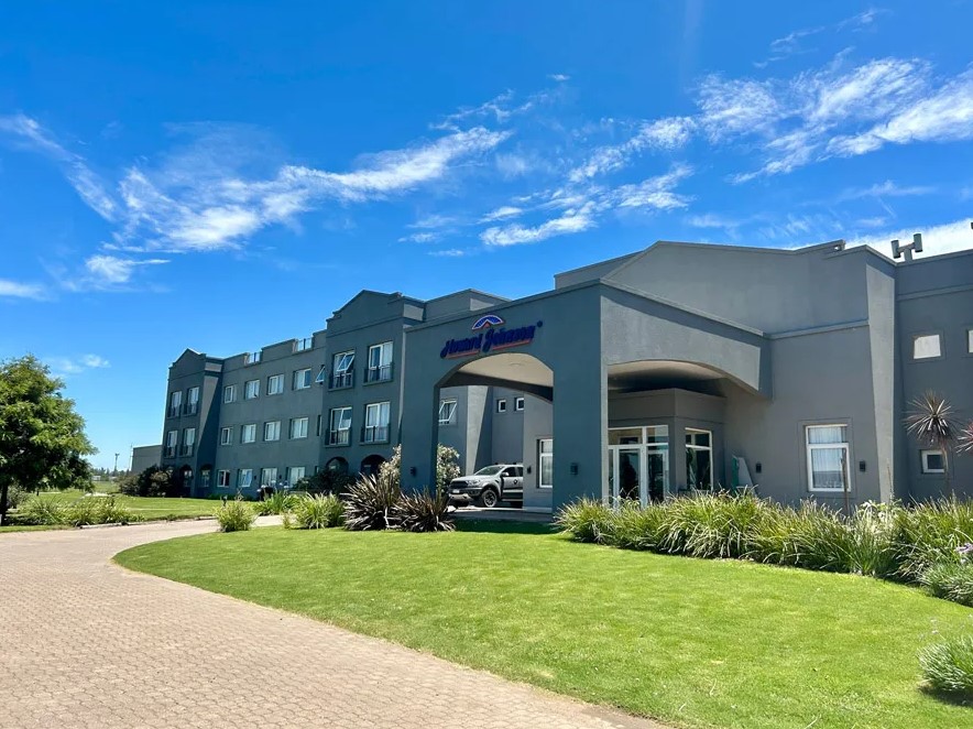 Howard Johnson by Wyndham Hotel & Resort Funes